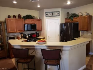 Photo #5: 2183658 Listing