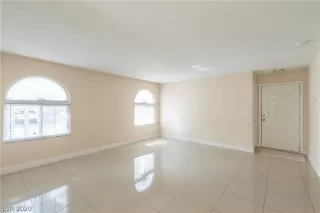 Photo #4: 2183766 Listing