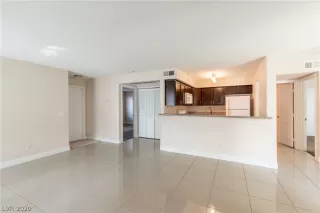 Photo #5: 2183766 Listing