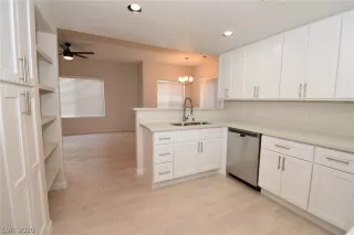 Photo #6: 2183923 Listing