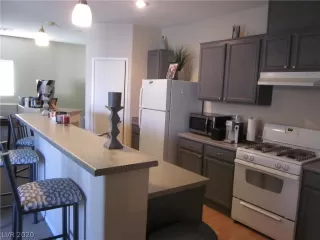 Photo #4: 2183948 Listing