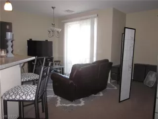 Photo #5: 2183948 Listing