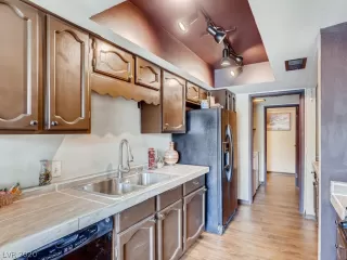 Photo #5: 2184199 Listing 