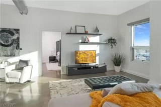 Photo #5: 2184213 Listing