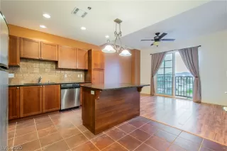 Photo #4: 2184364 Listing