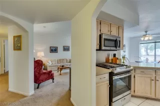 Photo #3: 2184376 Listing 