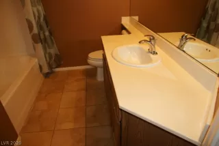 Photo #5: 2184488 Listing