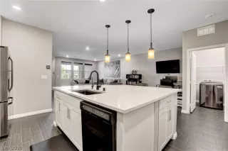 Photo #4: 2184583 Listing