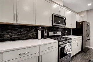 Photo #5: 2184583 Listing