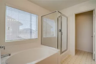 Photo #3: 2184623 Listing