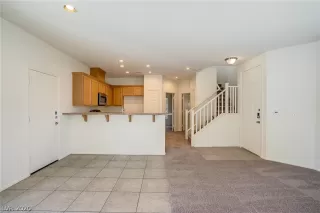 Photo #5: 2184623 Listing