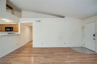 Photo #5: 2184626 Listing