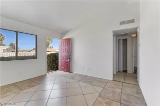 Photo #4: 2184801 Listing