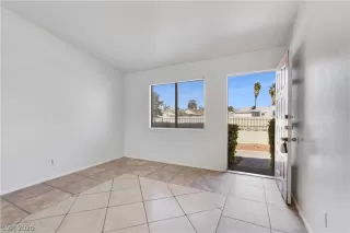 Photo #5: 2184801 Listing