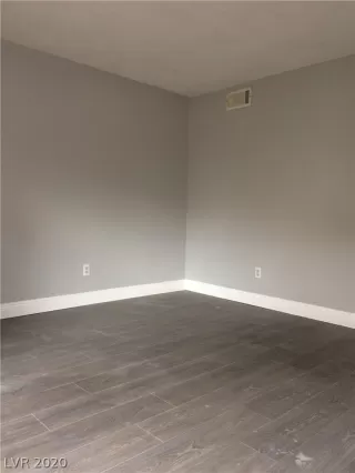 Photo #5: 2184879 Listing 