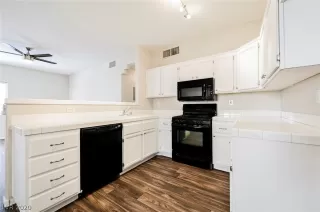 Photo #3: 2184898 Listing 