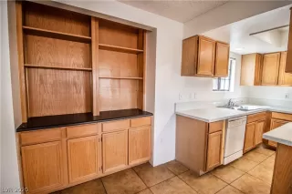Photo #4: 2185352 Listing 