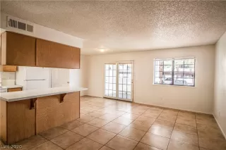 Photo #5: 2185352 Listing 
