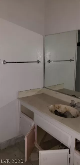 Photo #4: 2185404 Listing 