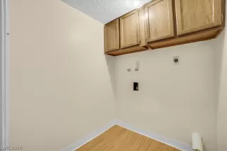 Photo #6: 2185429 Listing