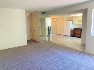 Photo #5: 2185538 Listing