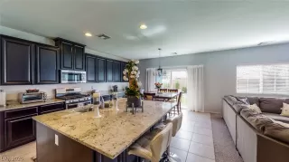 Photo #4: 2185619 Listing