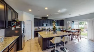 Photo #5: 2185619 Listing