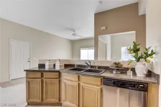 Photo #4: 2185664 Listing