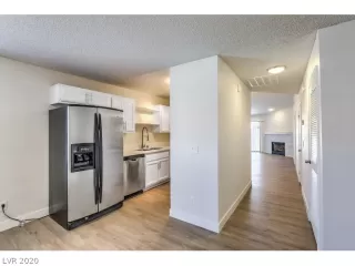 Photo #5: 2185731 Listing