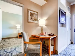 Photo #5: 2185798 Listing