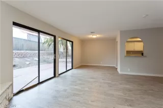 Photo #3: 2185826 Listing