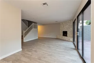 Photo #4: 2185826 Listing