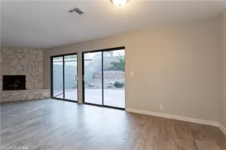 Photo #5: 2185826 Listing