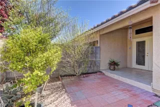 Photo #5: 2185859 Listing