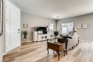 Photo #5: 2185929 Listing 