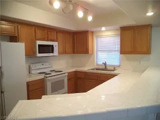 Photo #6: 2186058 Listing