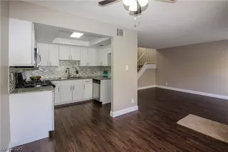 Photo #5: 2186089 Listing