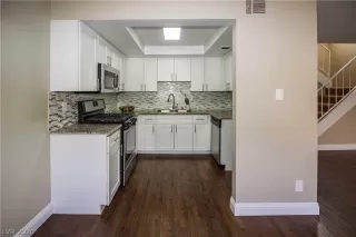 Photo #6: 2186089 Listing