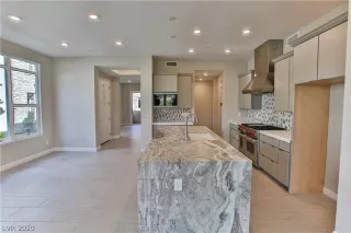 Photo #4: 2186264 Listing