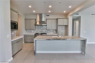 Photo #5: 2186264 Listing