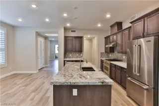 Photo #5: 2186277 Listing