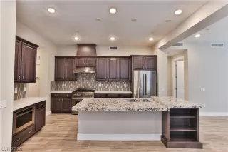 Photo #6: 2186277 Listing