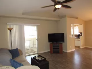 Photo #3: 2186286 Listing