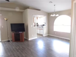 Photo #4: 2186286 Listing