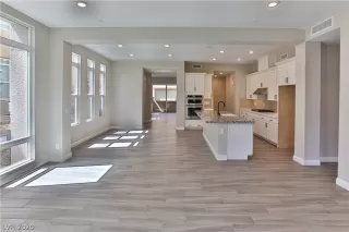 Photo #1: 2186291 Listing