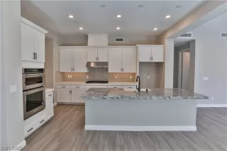 Photo #3: 2186291 Listing