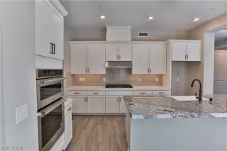 Photo #4: 2186291 Listing