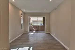 Photo #5: 2186291 Listing