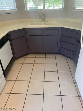 Photo #5: 2186295 Listing