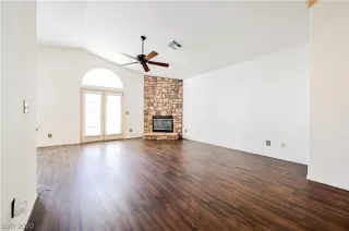 Photo #3: 2186296 Listing